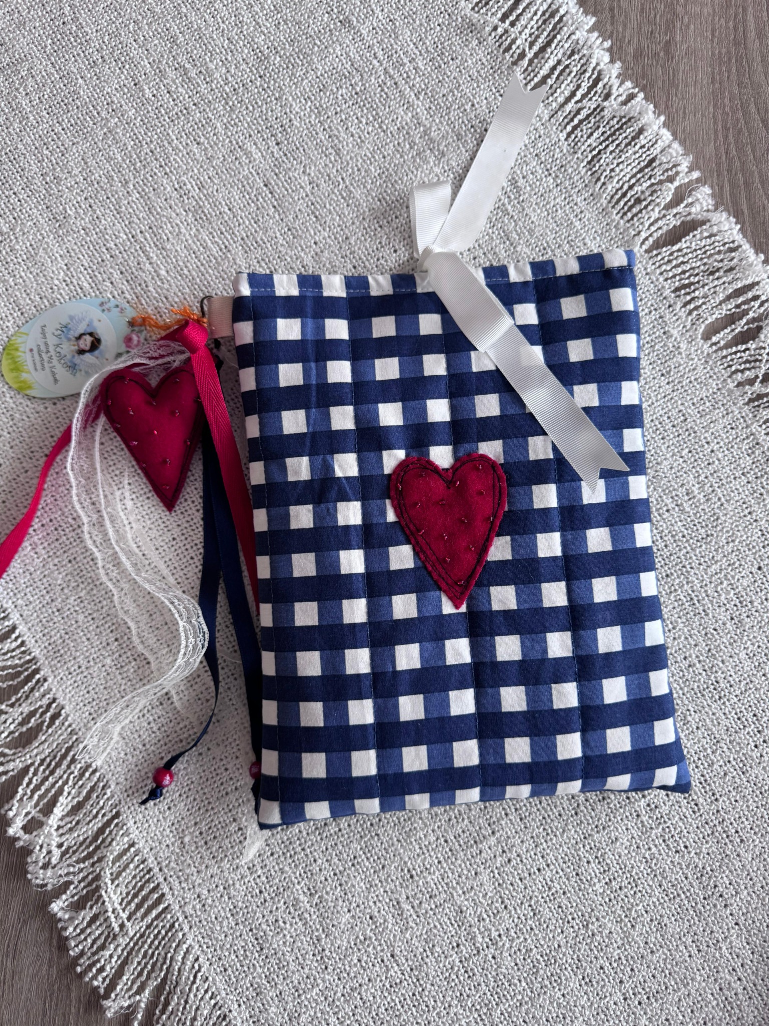 Текстилен калъф за книга със сърце