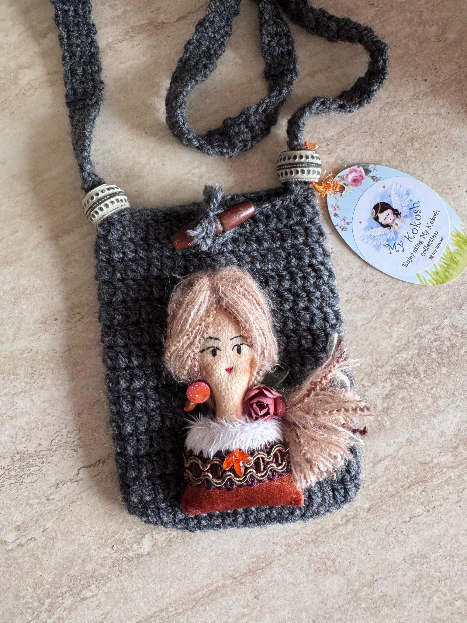 Сива плетена куклена чантичка