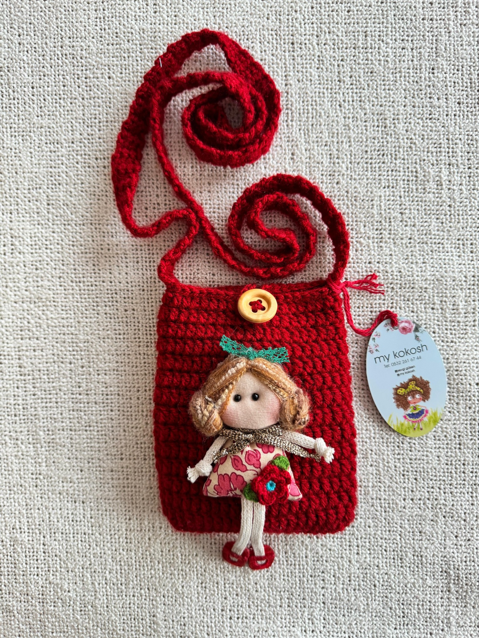 Червена плетена чантичка с кукличка