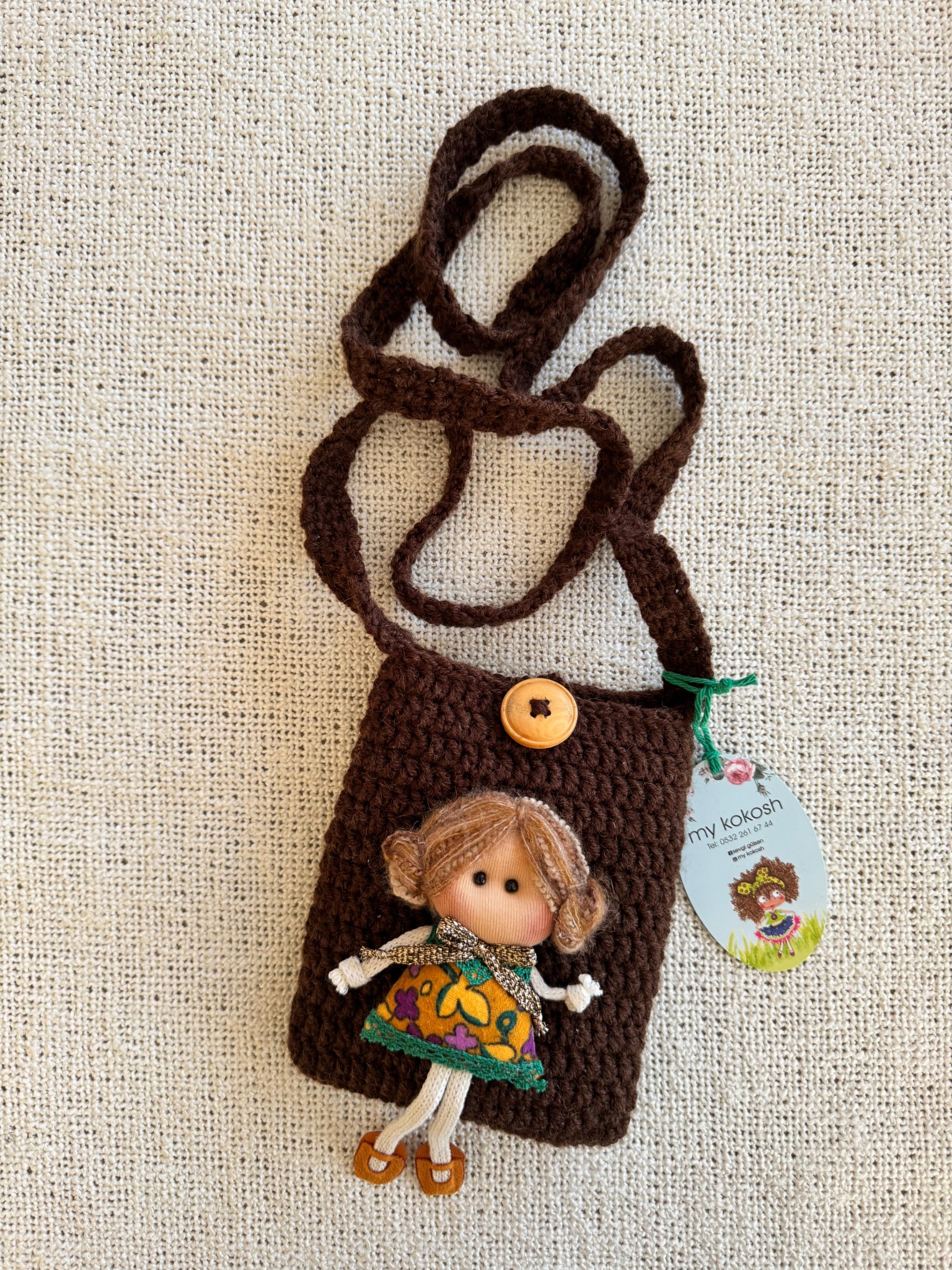 Кафява плетена чантичка с кукличка