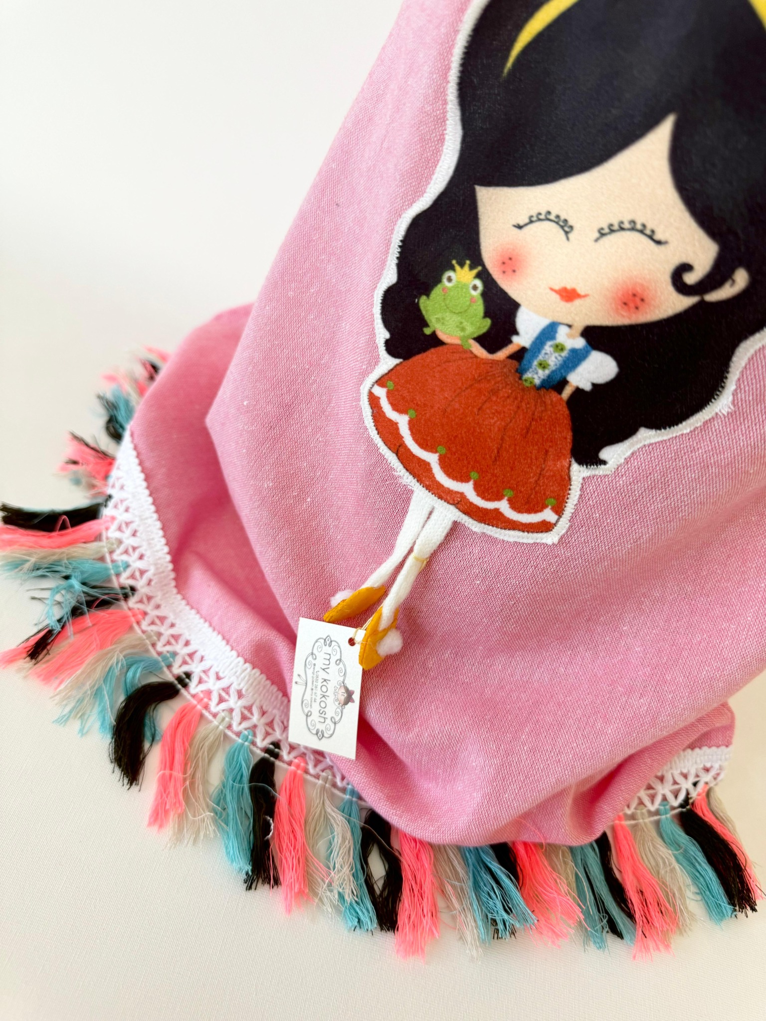 Детайл на пончо с принцеса