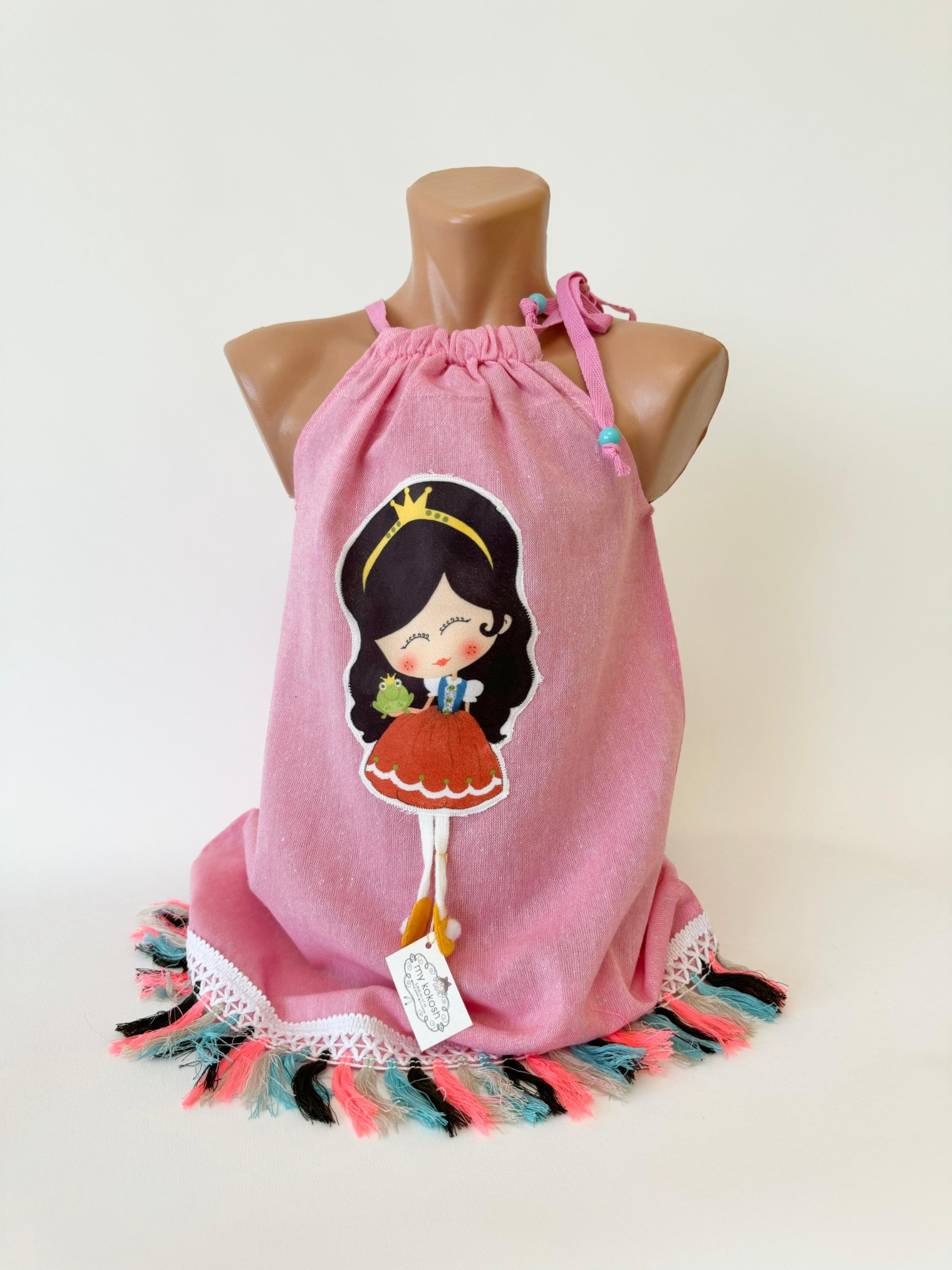 Детско пончо с принцеса на манекен