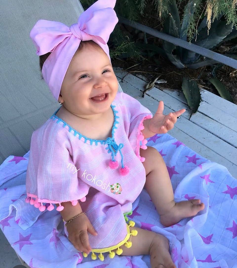 Пончо с кукличка върху манекен